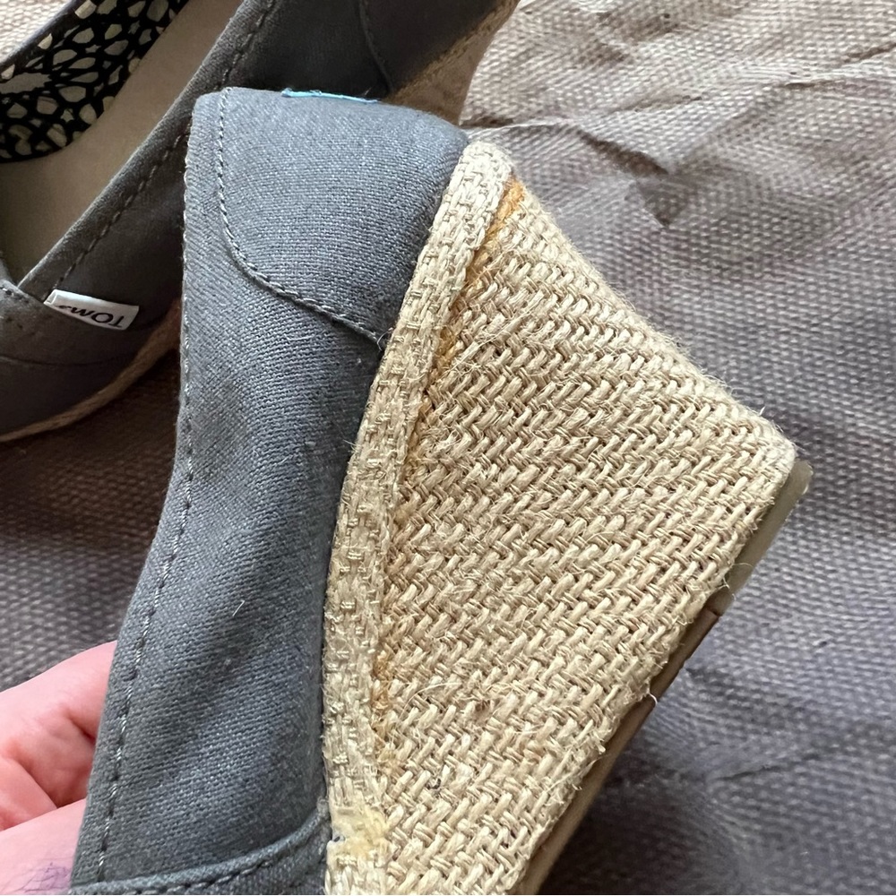 Toms Shoes - Picture 4 of 8